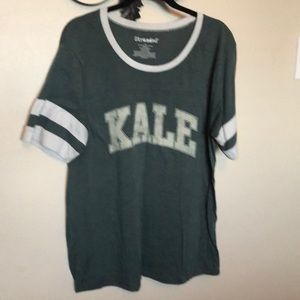 🎒 Kale “University” tee shirt